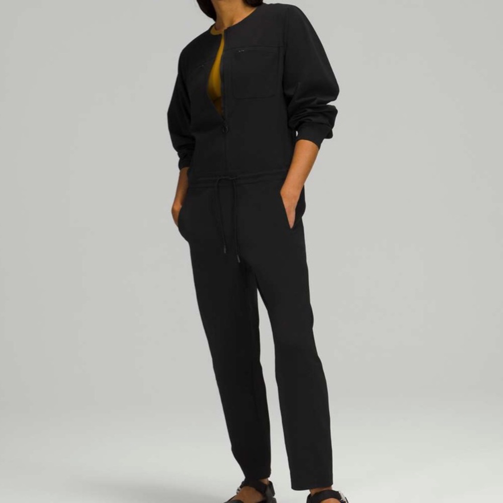 Lululemon Ventlight Zippered Jumpsuit
Black Size 2